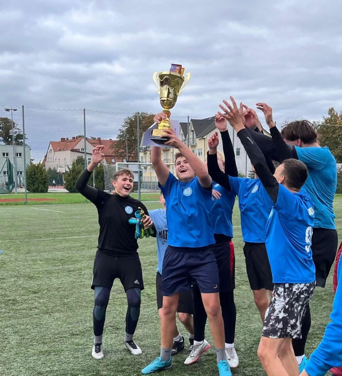 Mistrzostwa Szkoły w Piłce Nożnej I LO w Złotowie – emocje, rywalizacja i sportowy duch