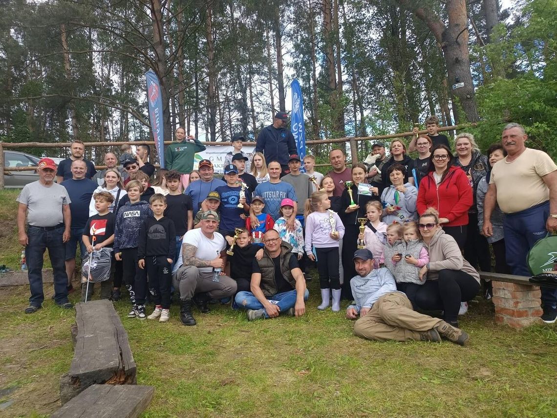 Młodzi wędkarze świętowali Dzień Dziecka nad Jeziorem Łączyn