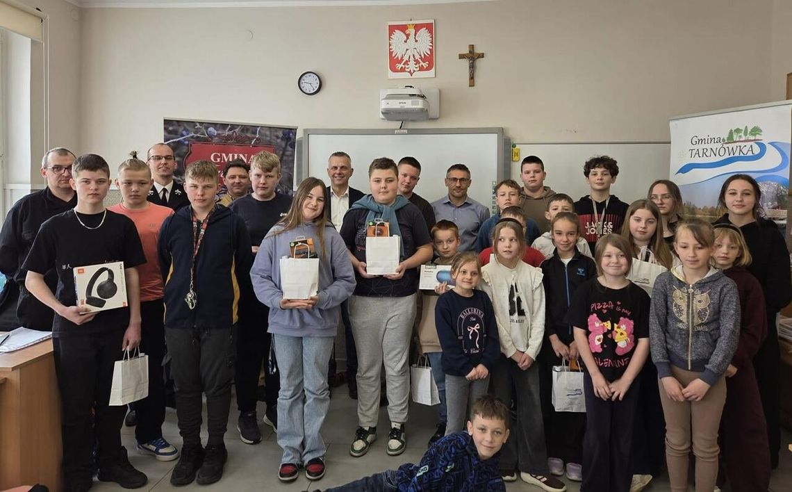 Młodzi znawcy pożarnictwa w akcji. Turniej wiedzy w Tarnówce Młodzi znawcy pożarnictwa w akcji. Turniej wiedzy w Tarnówce