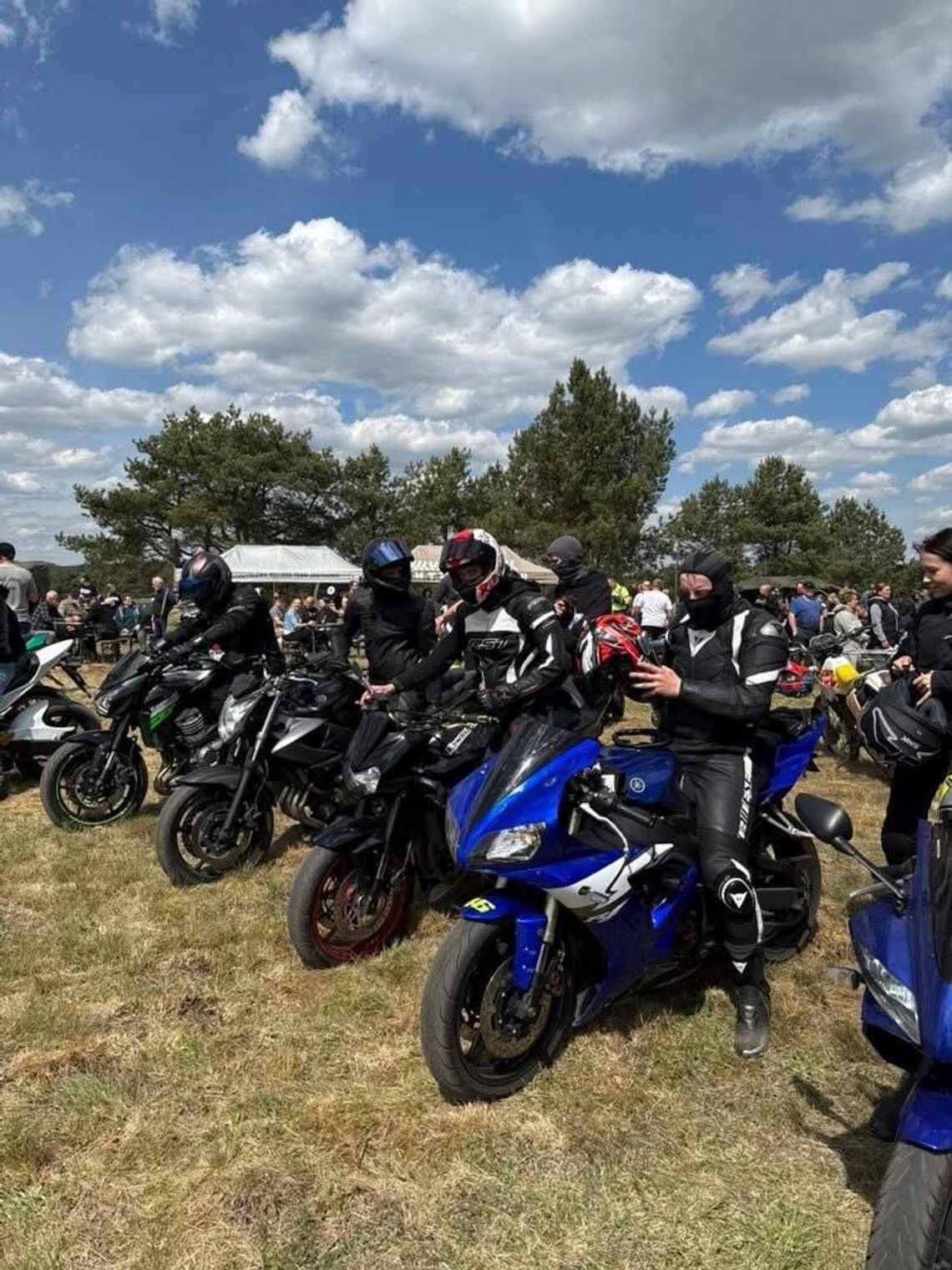 Motocykliści i pasjonaci militariów opanowali Jastrowie. VIII Charytatywne Otwarcie Sezonu za nami Motocykliści i pasjonaci militariów opanowali Jastrowie. VIII Charytatywne Otwarcie Sezonu za nami