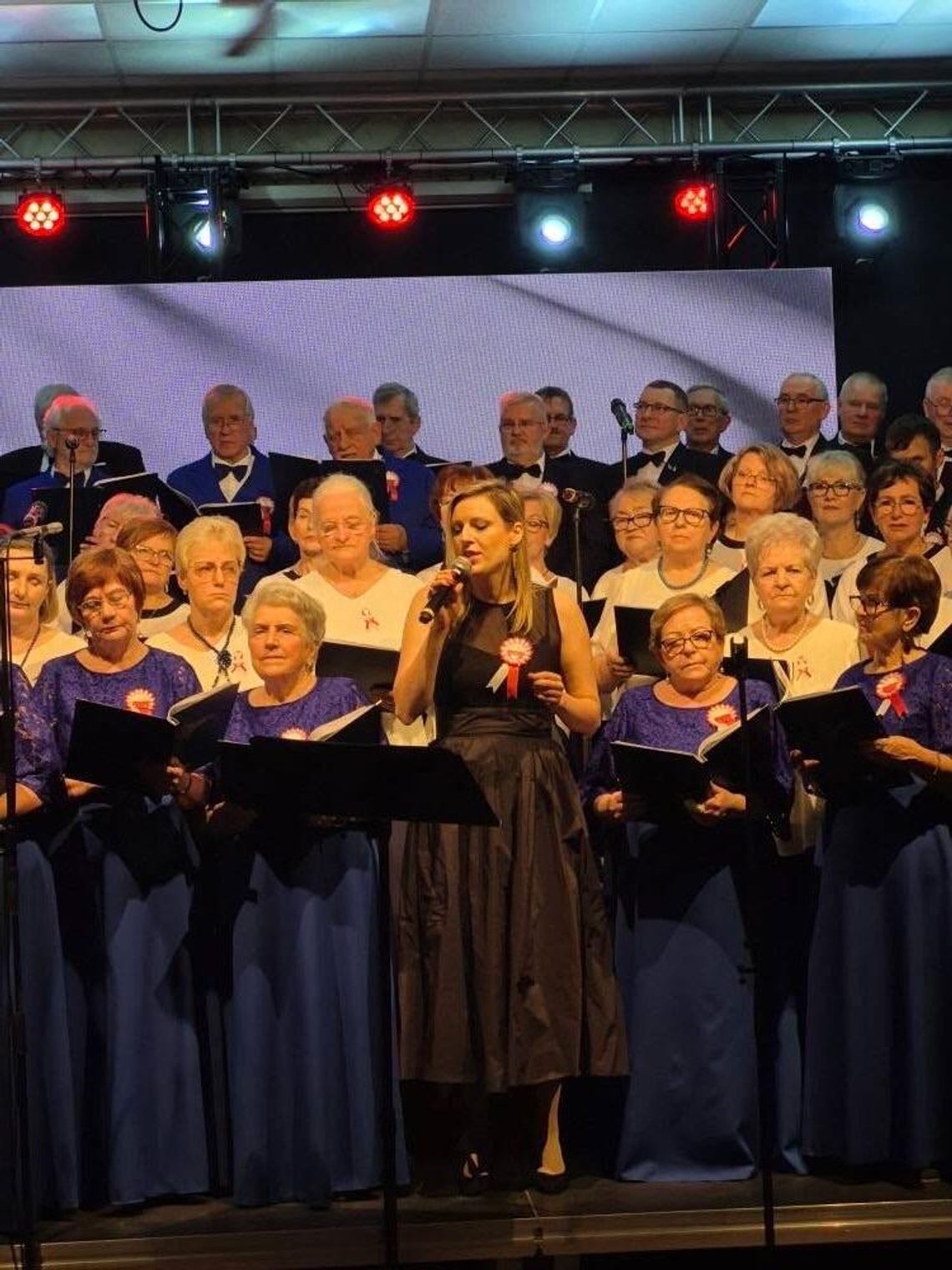 Muzyczna podróż przez dzieje Polski – koncert patriotyczny w Okonku