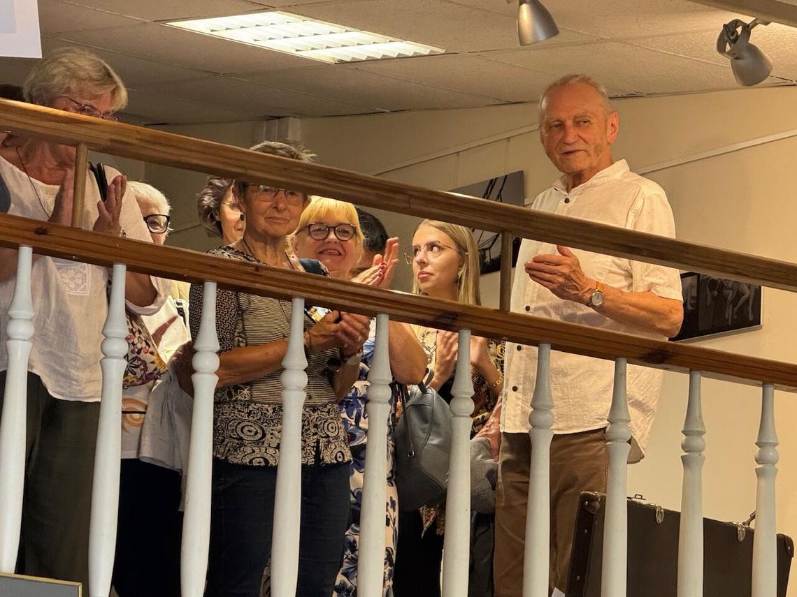 „Naga Prawda” – poruszający wernisaż Andrzeja Świetlika w Galerii Za Winklem
