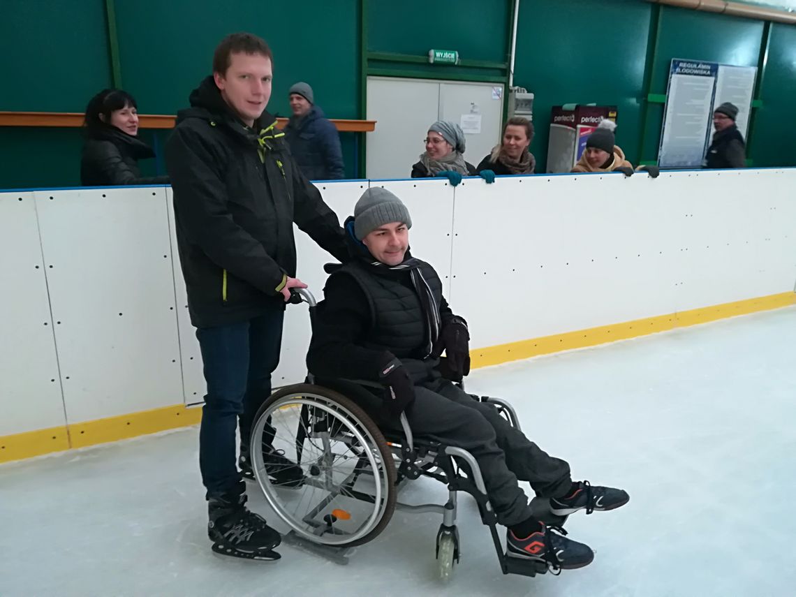 Niepełnosprawni na lodowisku