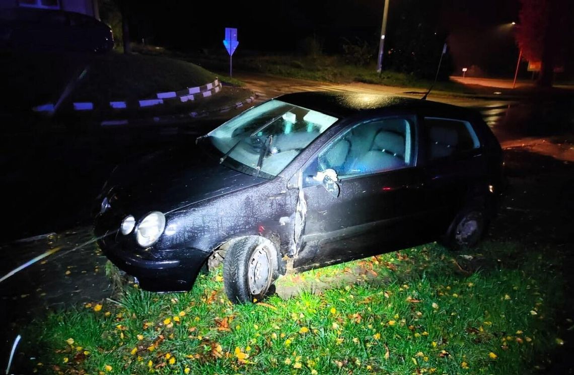 Nietrzeźwy wjechał w płot, porzucił auto i uciekł – 21-latek zatrzymany w Złotowie