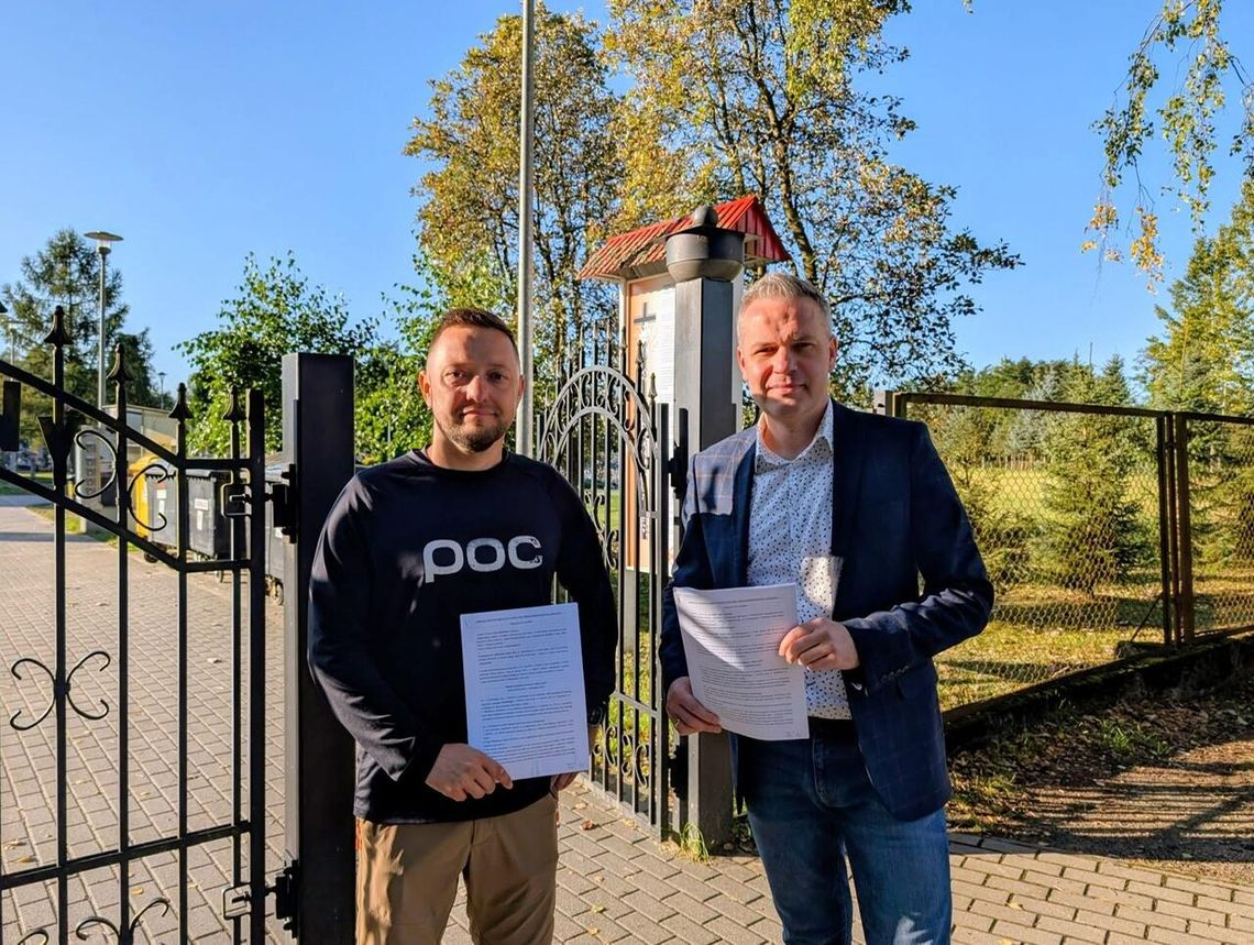 Nowe ogrodzenie cmentarza komunalnego przy ul. Chojnickiej w Złotowie