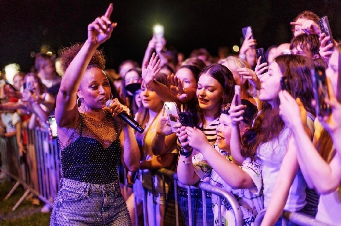 Oceana porwała publiczność podczas Euro Eco Meeting. Energetyczny koncert na Półwyspie Rybackim Oceana porwała publiczność podczas Euro Eco Meeting. Energetyczny koncert na Półwyspie Rybackim