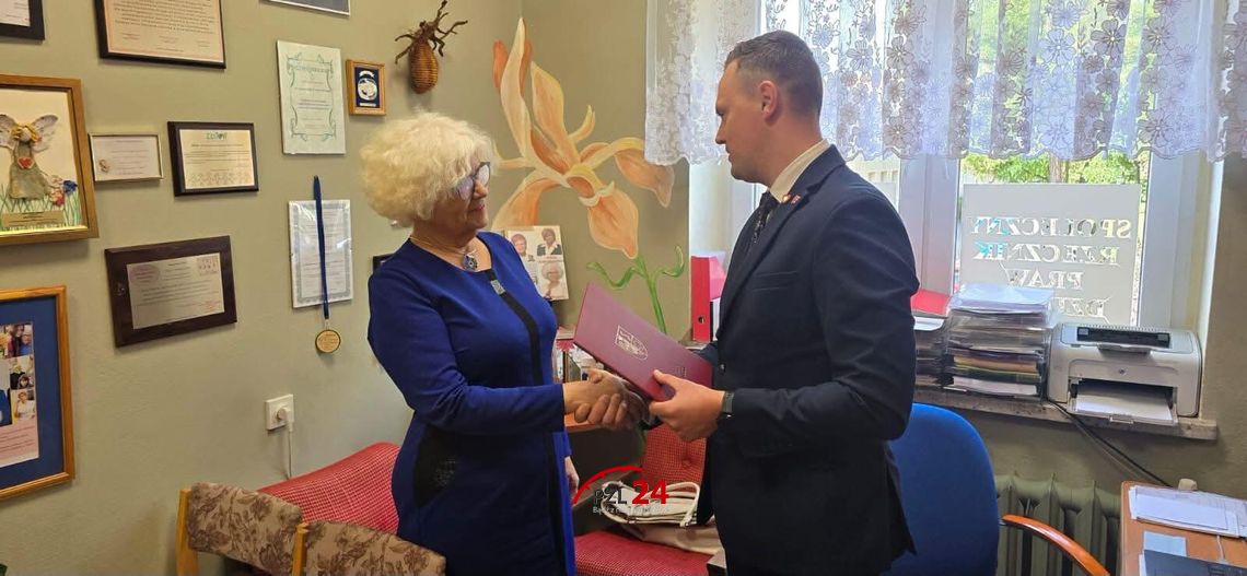 Order Uśmiechu dla Alicji Andrzejewskiej, prezes Towarzystwa Przyjaciół Dzieci w Złotowie. Order Uśmiechu dla Alicji Andrzejewskiej, prezes Towarzystwa Przyjaciół Dzieci w Złotowie.