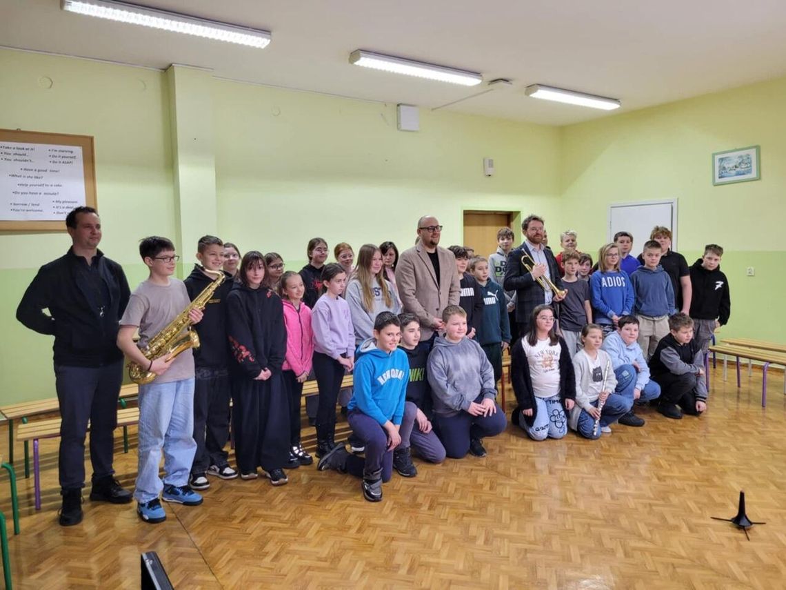 Orkiestra Dęta OSP Krajenka z wizytą w Publicznej Szkole Podstawowej Orkiestra Dęta OSP Krajenka z wizytą w Publicznej Szkole Podstawowej