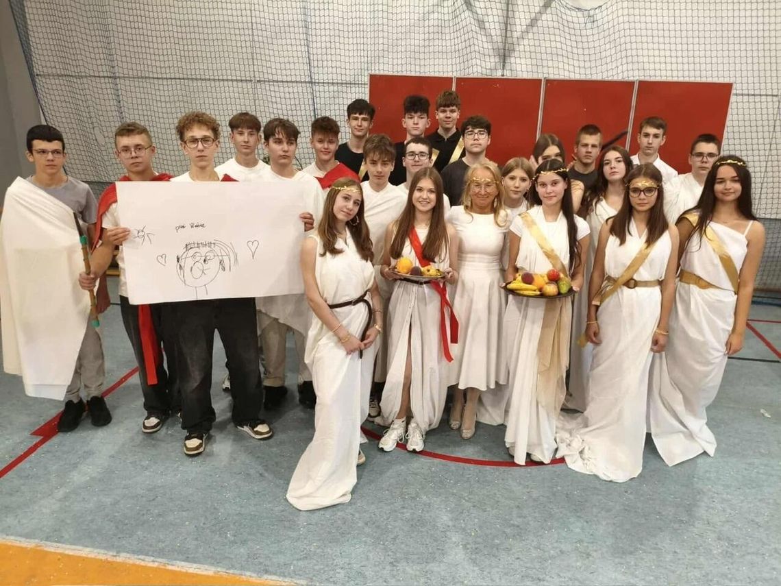 Otrzęsiny pierwszych klas w I LO w Złotowie