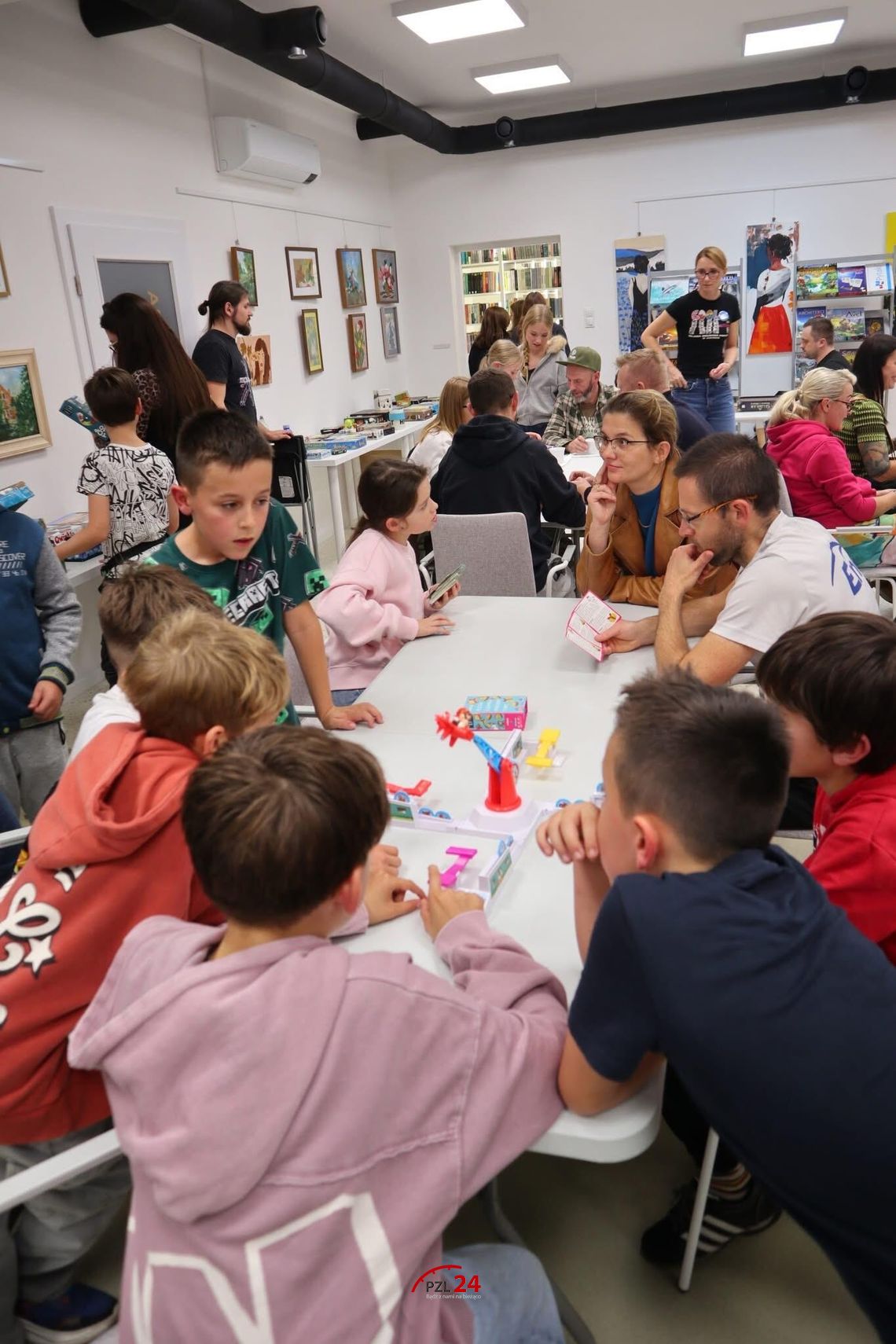 Planszówki, LEGO i gry wideo. Noc Bibliotek zamieniła się w wielką strefę zabawy Planszówki, LEGO i gry wideo. Noc Bibliotek zamieniła się w wielką strefę zabawy