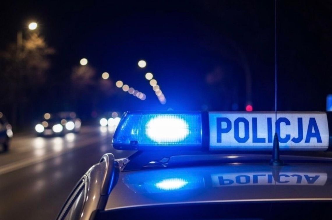 Pod sklepem pił alkohol, potem wsiadł za kierownicę. Czujny świadek zapobiegł tragedii