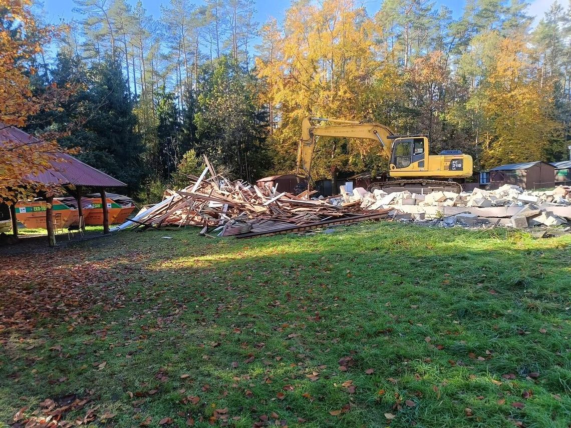 Podgaje. Koniec pewnej epoki – kuchnia i stołówka harcerskiej stanicy do rozbiórki