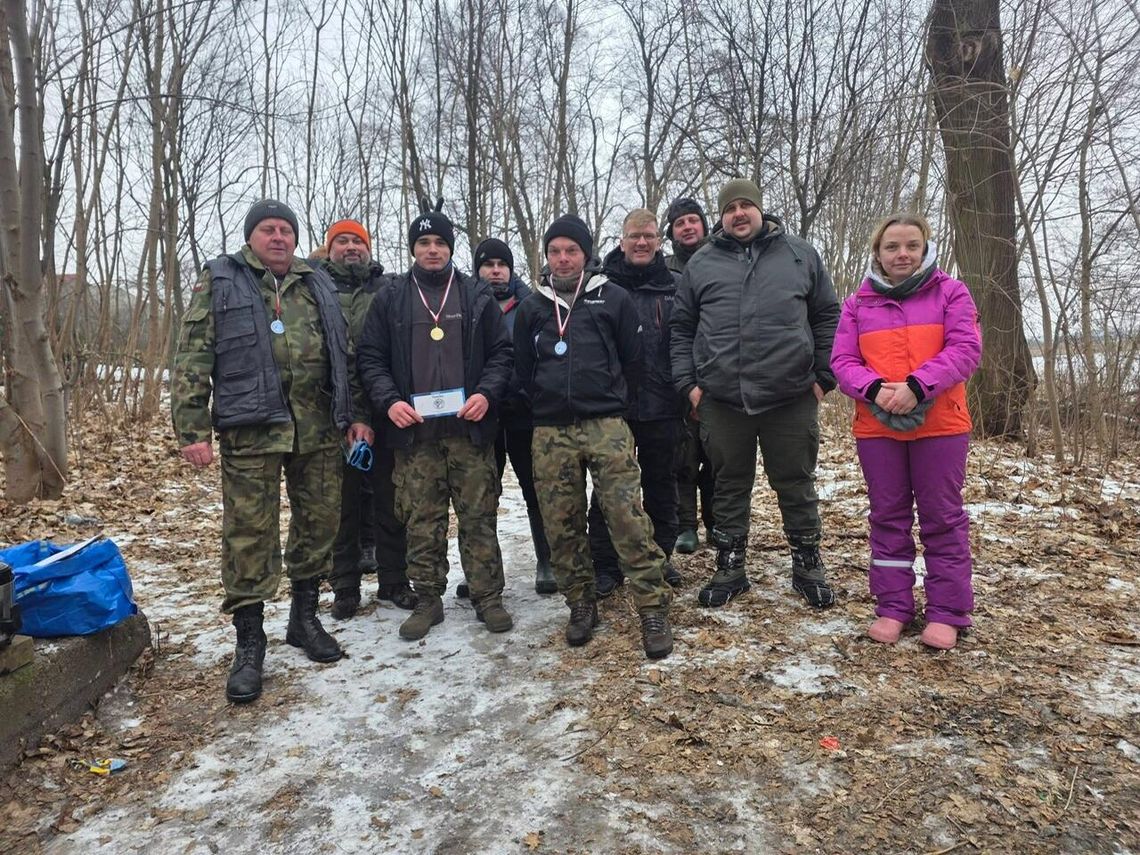 Podlodowe zmagania Koła PZW Skrętka nad Jeziorem Proboszczowskim