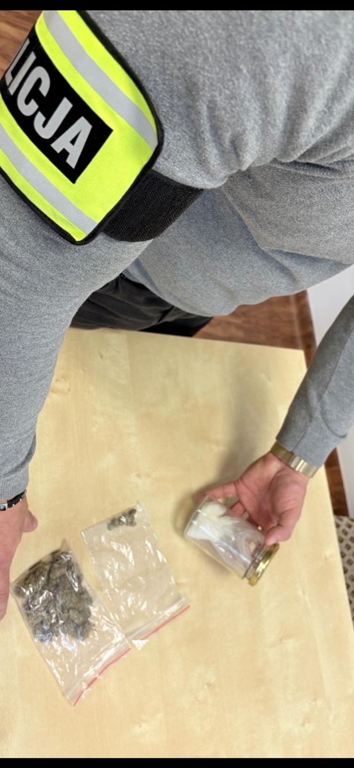 Policjanci w Krajence zatrzymali 17-latka z narkotykami