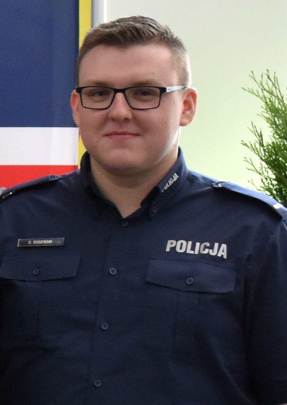 Policjant po służbie uratował życie kobiecie – szybka reakcja i użycie AED przyniosły efekt