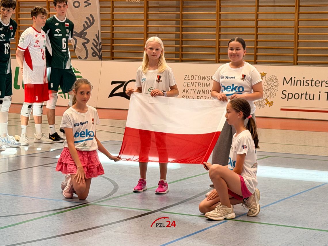 Polska U18 lepsza od Hiszpanii! Pięciosetowy thriller w Złotowie zakończył się zwycięstwem Biało-Czerwonych Polska U18 lepsza od Hiszpanii! Pięciosetowy thriller w Złotowie zakończył się zwycięstwem Biało-Czerwonych