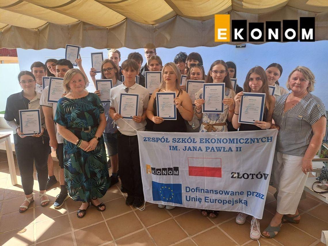 Powrót z Hiszpanii – uczniowie Ekonoma zakończyli praktyki zawodowe w Granadzie