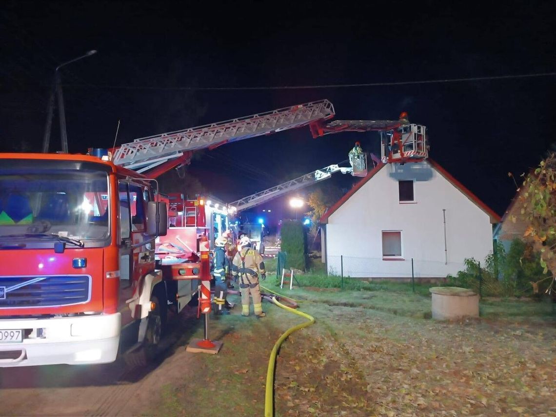 Pożar budynku mieszkalnego w Krzywej Wsi – szybka i skuteczna akcja strażaków