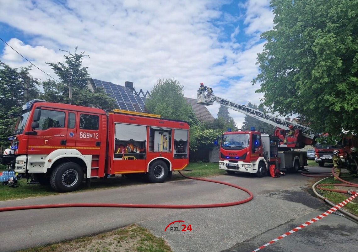 Pożar budynku mieszkalnego w Skórce. Jedna osoba poszkodowana Pożar budynku mieszkalnego w Skórce. Jedna osoba poszkodowana