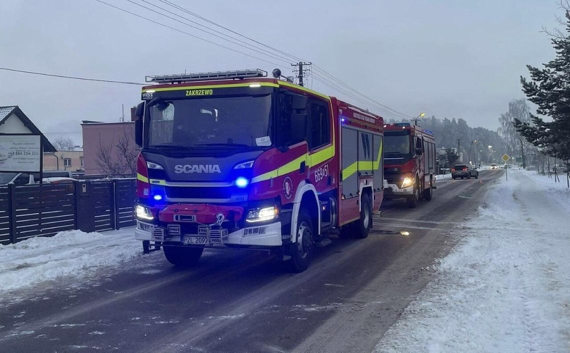 Pożar busa na prywatnej posesji w Zakrzewie