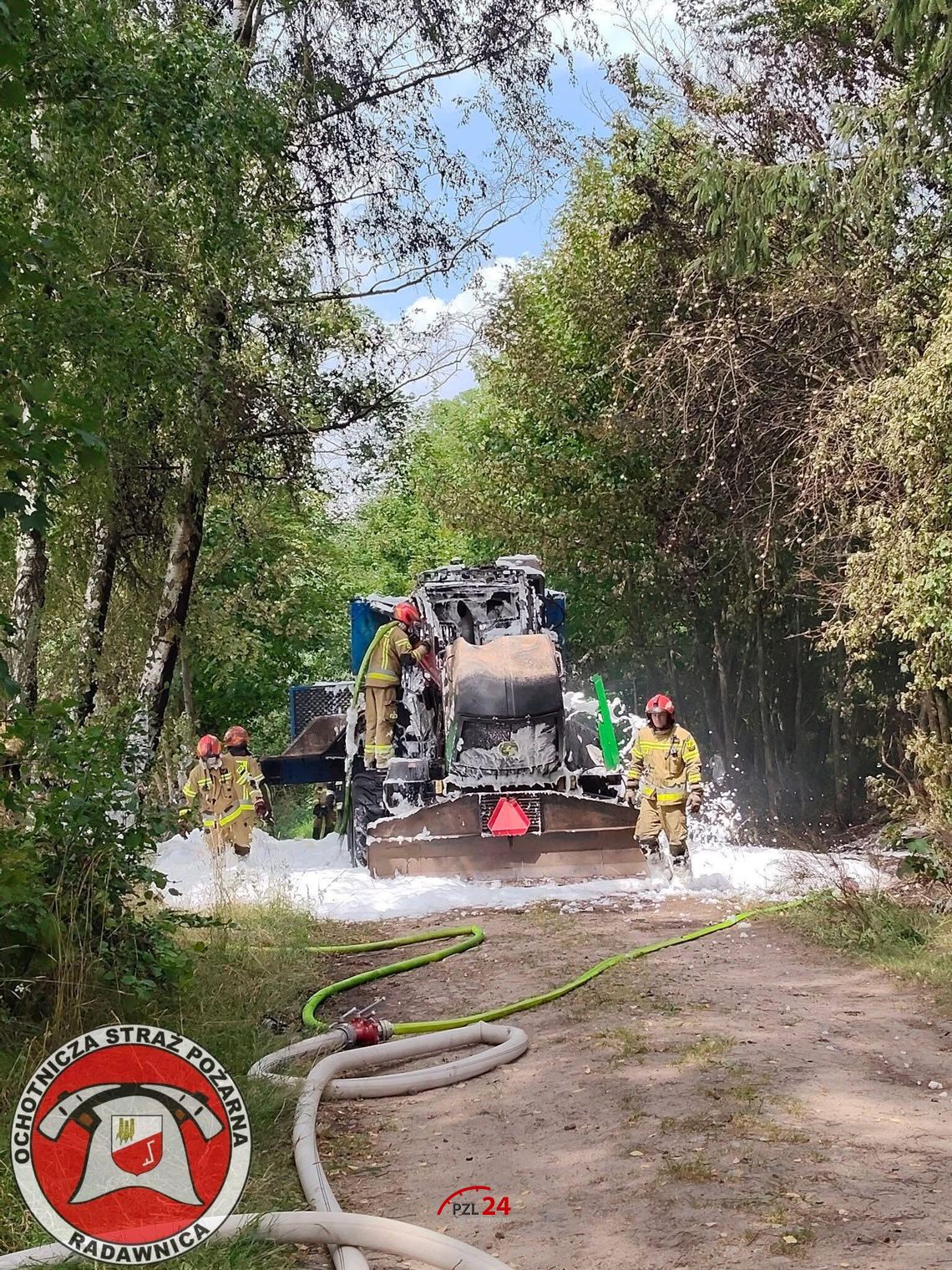 Pożar maszyny leśnej w Radawnicy. Do akcji ruszyli strażacy i służby leśne