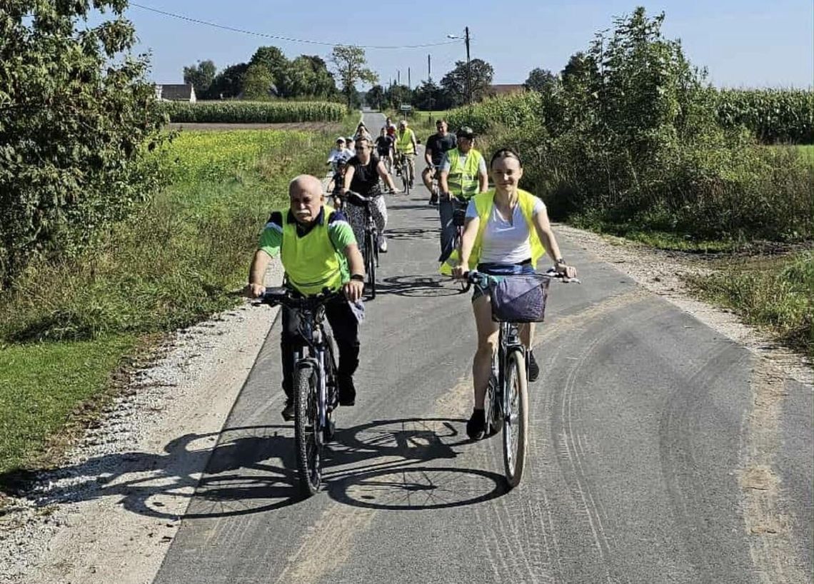 Rajd rowerowy w Czernicach – sport, integracja i pożegnanie lata
