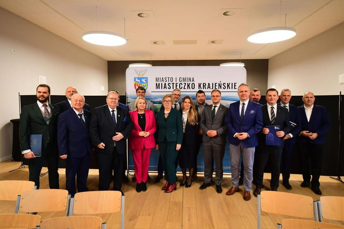 Regionalny przełom energetyczny. Pięć powiatów i 25 gmin połączyło siły w Miasteczku Krajeńskim Regionalny przełom energetyczny. Pięć powiatów i 25 gmin połączyło siły w Miasteczku Krajeńskim