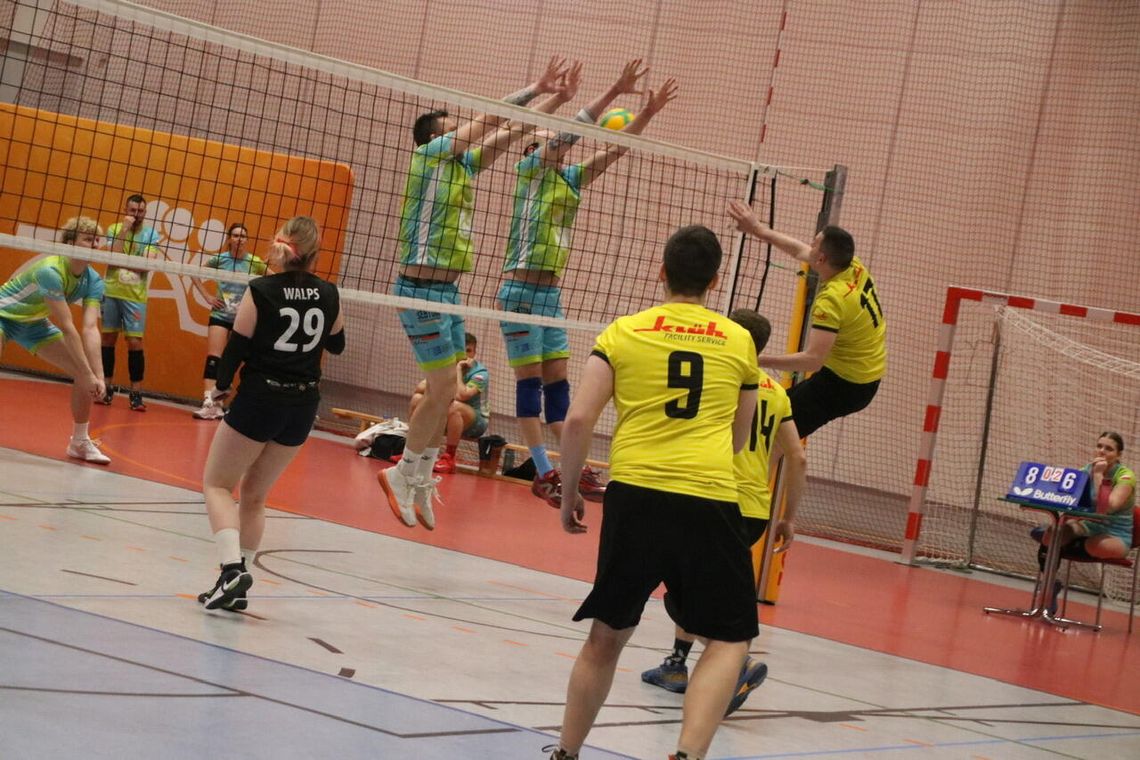 Siatkarskie emocje w Złotowie – za nami intensywny wieczór pełen walki o punkty i awans