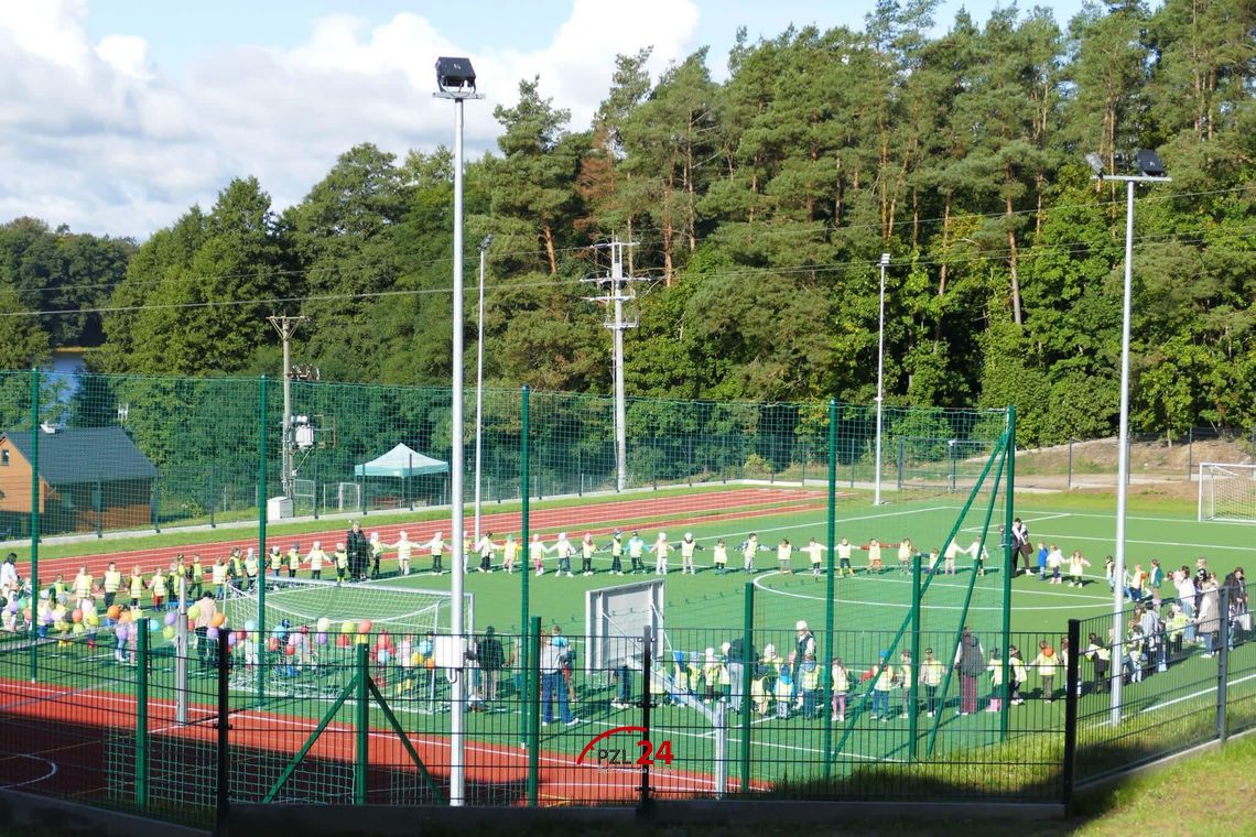 Sportowy Festiwal Radości w Łąkiem. Nowe boisko i mnóstwo atrakcji dla najmłodszych Sportowy Festiwal Radości w Łąkiem. Nowe boisko i mnóstwo atrakcji dla najmłodszych