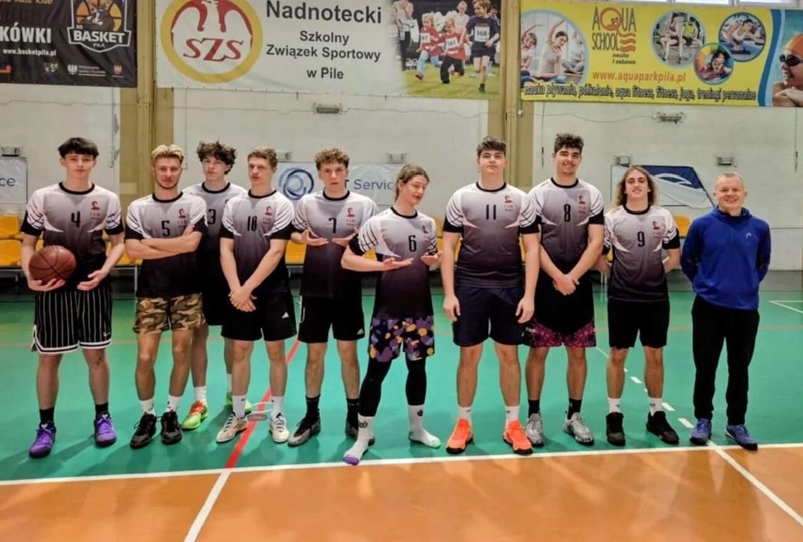 Srebrny sukces koszykarzy I LO w finale rejonowym Licealiady Srebrny sukces koszykarzy I LO w finale rejonowym Licealiady