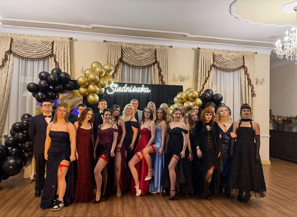 Studniówka ZSE w Złotowie – noc, którą zapamiętają na długo Studniówka ZSE w Złotowie – noc, którą zapamiętają na długo