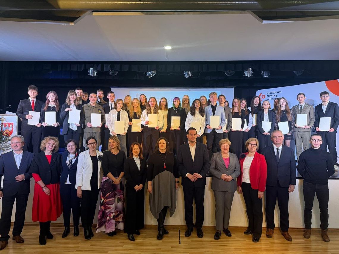 Stypendia Prezesa Rady Ministrów wręczone. Sukces uczniów ze złotowskich szkół