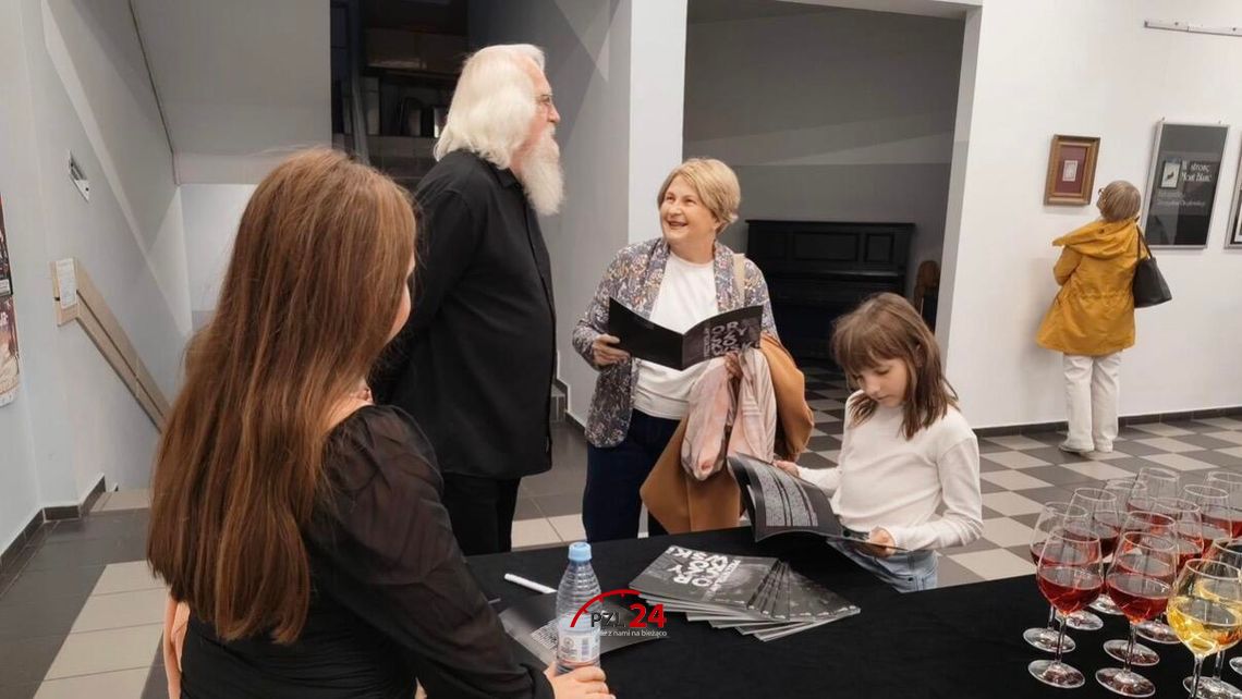 Świat uchwycony w kadrach i obrazach. Wystawa Przemysława Orczykowskiego w Złotowie Świat uchwycony w kadrach i obrazach. Wystawa Przemysława Orczykowskiego w Złotowie