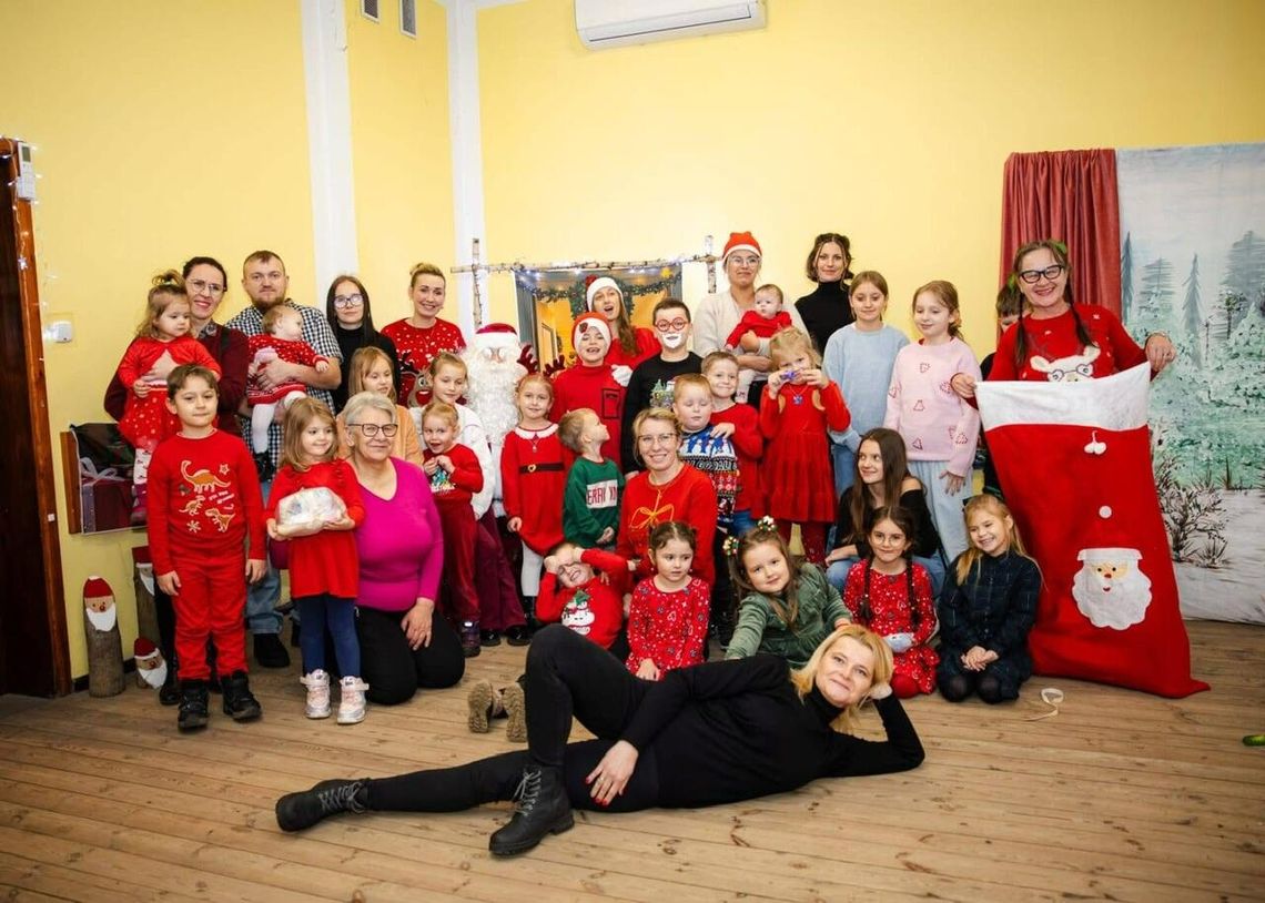 Świąteczna atmosfera w Wersku. Mieszkańcy wspólnie świętowali mikołajki z KGW Wersjanki Świąteczna atmosfera w Wersku. Mieszkańcy wspólnie świętowali mikołajki z KGW Wersjanki