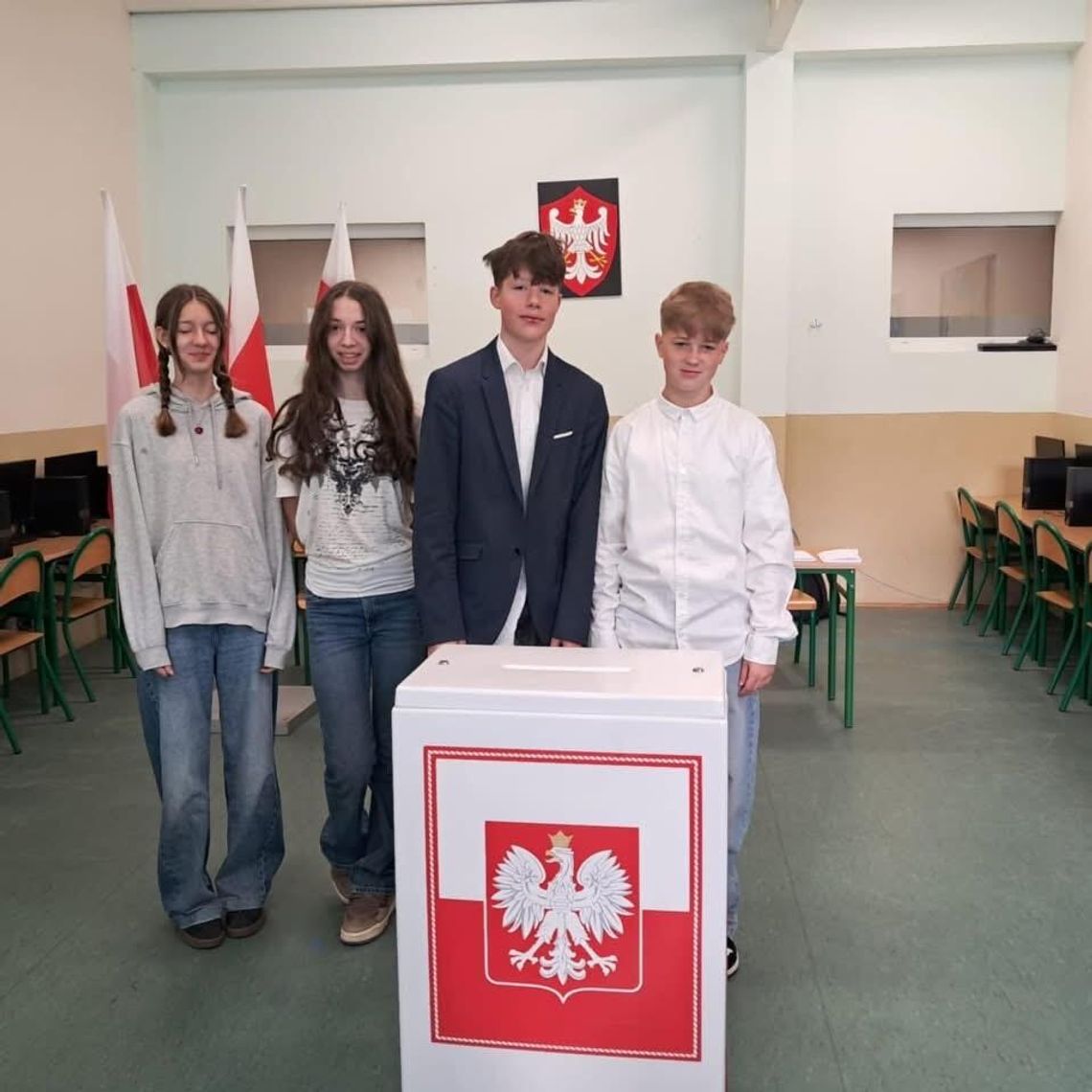 Symulacja wyborów prezydenckich w SP nr 1 w Złotowie – demokracja na szkolnym podwórku