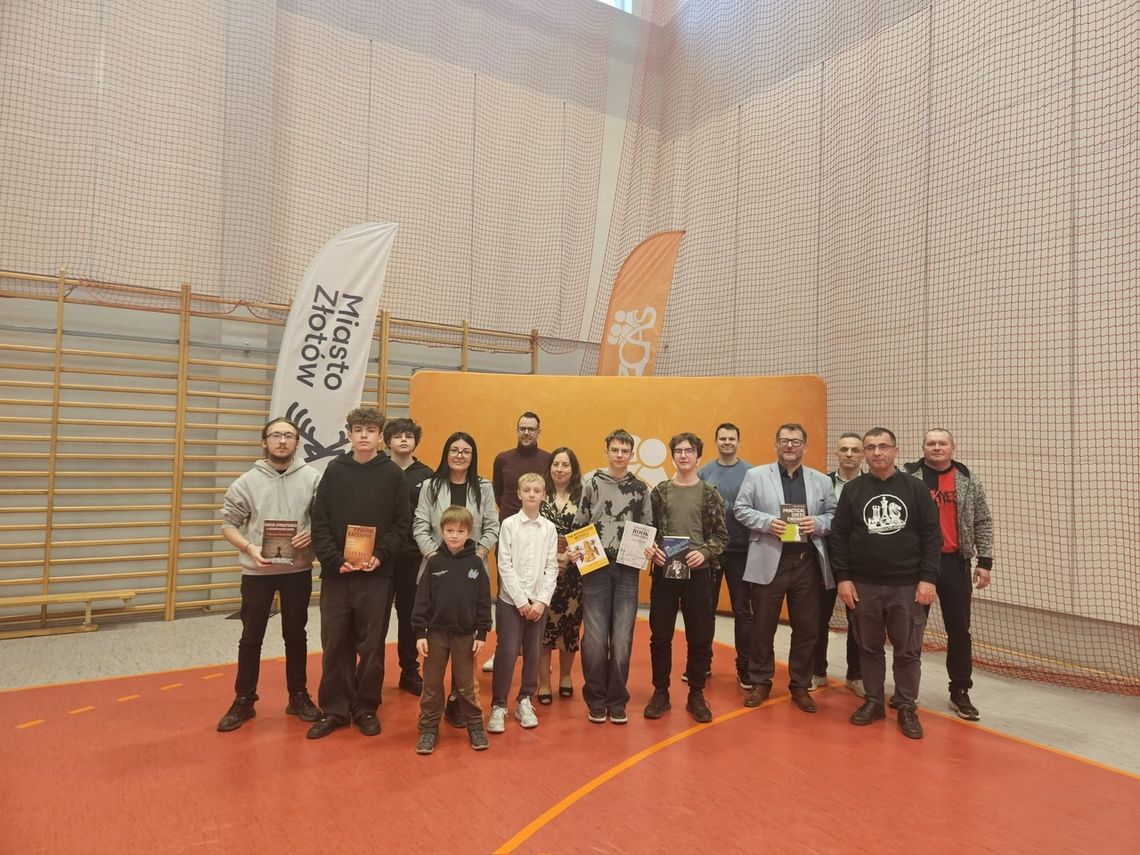 Szachowe starcie pokoleń w Złotowie – Bartosz Banaś triumfuje w III Złotowskim Turnieju Szachowym