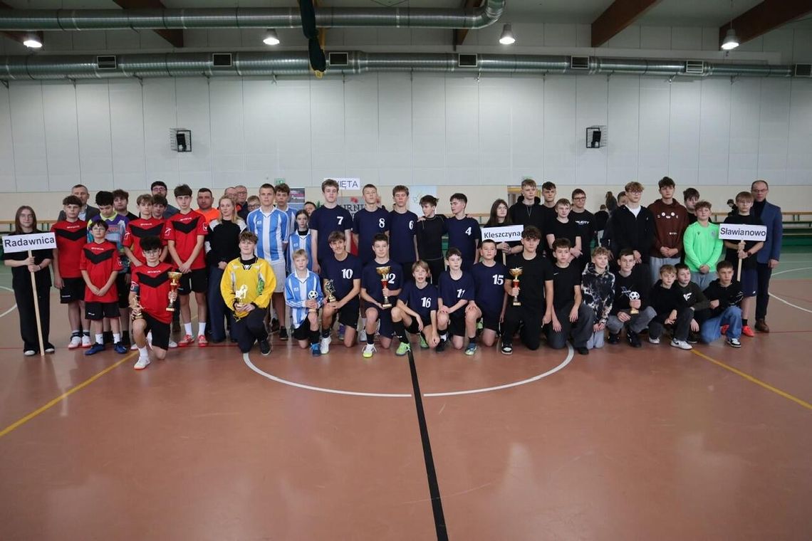 Turniej Rodła w Radawnicy – młodzież pełna sportowej energii i pięknych piłkarskich emocji