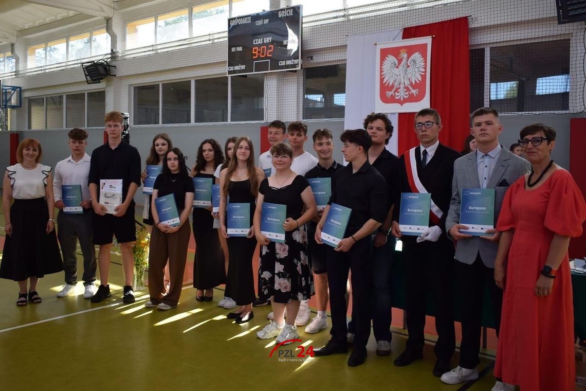Uroczyste zakończenie roku szkolnego w CKZiU w Złotowie. Były nagrody, podziękowania i wzruszające pożegnania