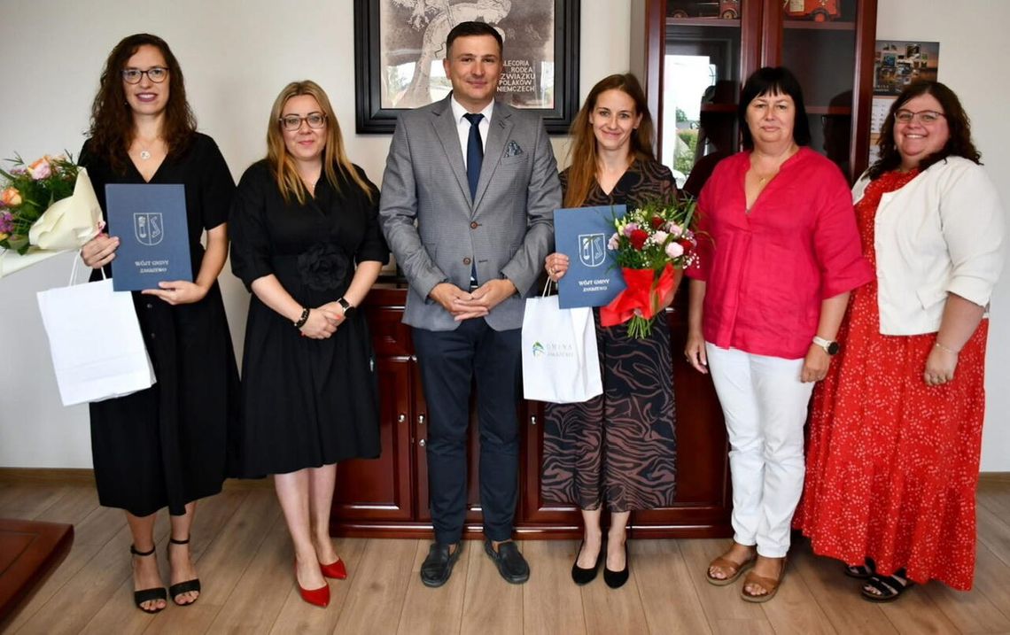 Wręczenie aktów nadania stopnia awansu zawodowego nauczyciela mianowanego w gminie Zakrzewo