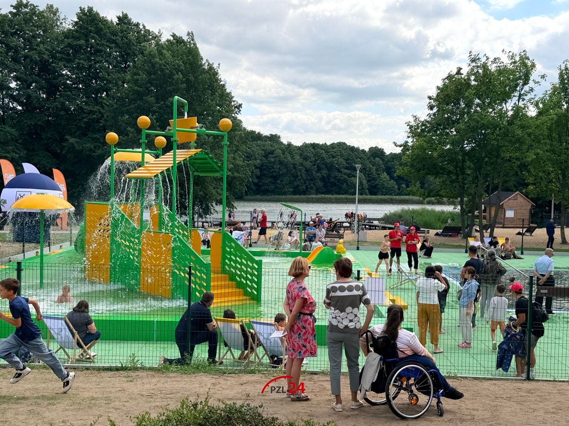 Wykonawca zabiera głos w sprawie plaży nad jeziorem Zaleskim. Wykonawca zabiera głos w sprawie plaży nad jeziorem Zaleskim.