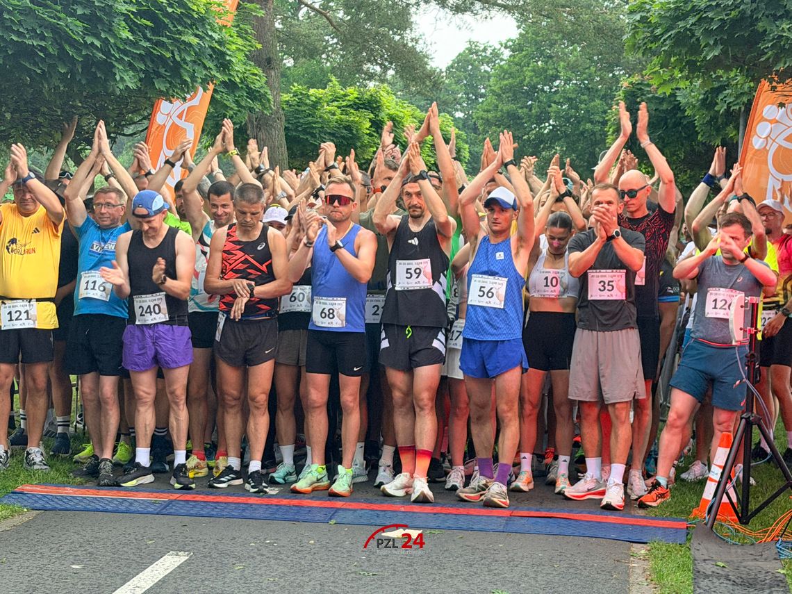 XVII Eco Cross w Złotowie. Blisko 300 zawodników pobiegło mimo deszczowej pogody XVII Eco Cross w Złotowie. Blisko 300 zawodników pobiegło mimo deszczowej pogody