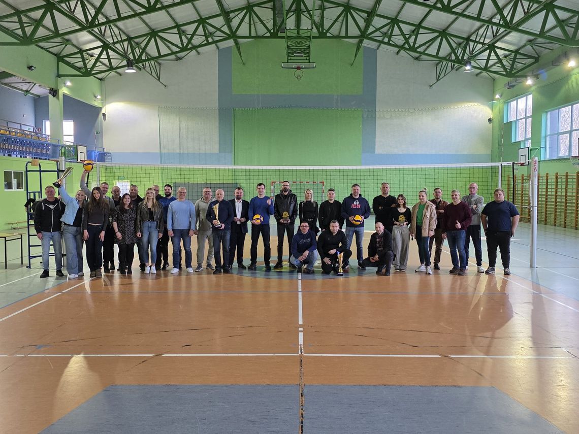 Zakończenie Międzygminnej Ligi Siatkówki W Krajence Zakończenie Międzygminnej Ligi Siatkówki W Krajence