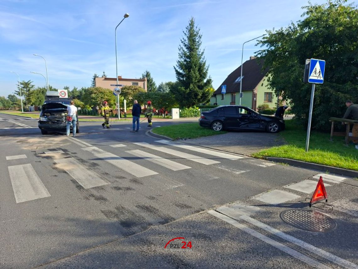 Zderzenie BMW z Volkswagenem w Złotowie. 23-latek nie ustąpił pierwszeństwa Zderzenie BMW z Volkswagenem w Złotowie. 23-latek nie ustąpił pierwszeństwa