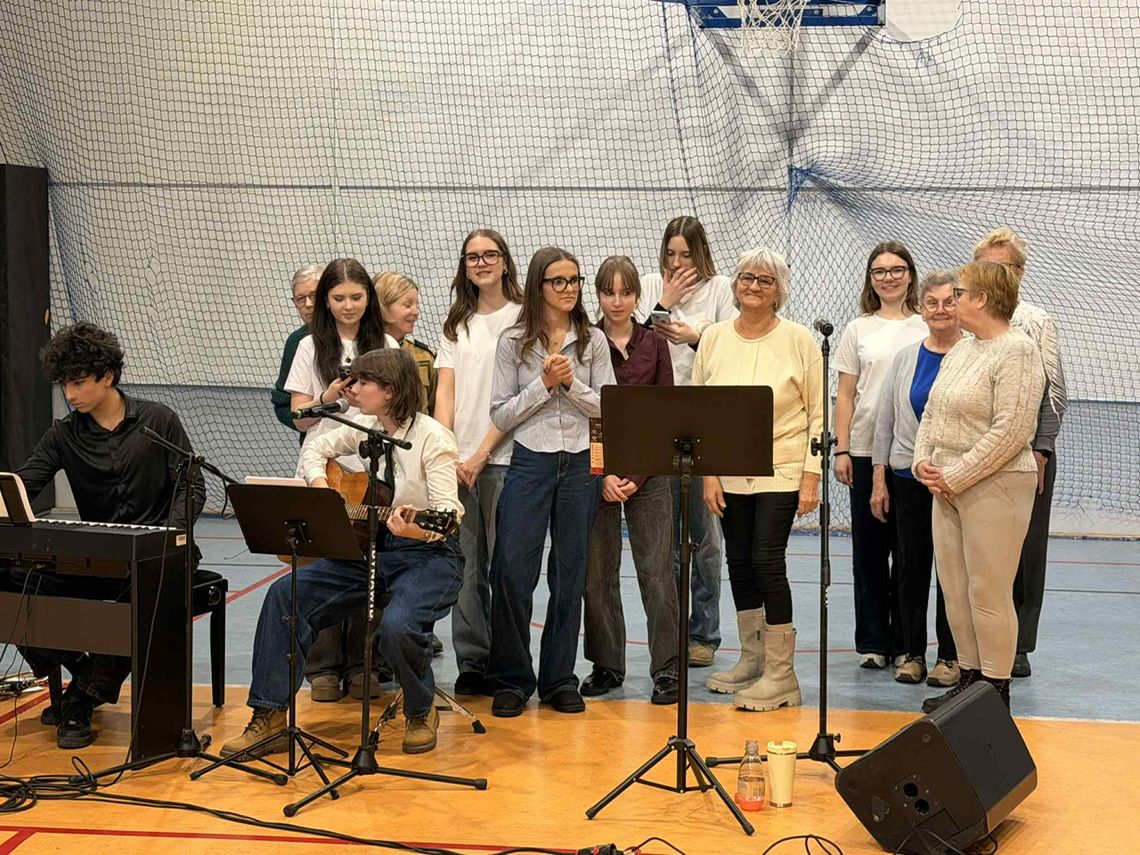 „Złota Chwila Pokoleń” – dwie godziny pełne ciepła, muzyki i międzypokoleniowych rozmów