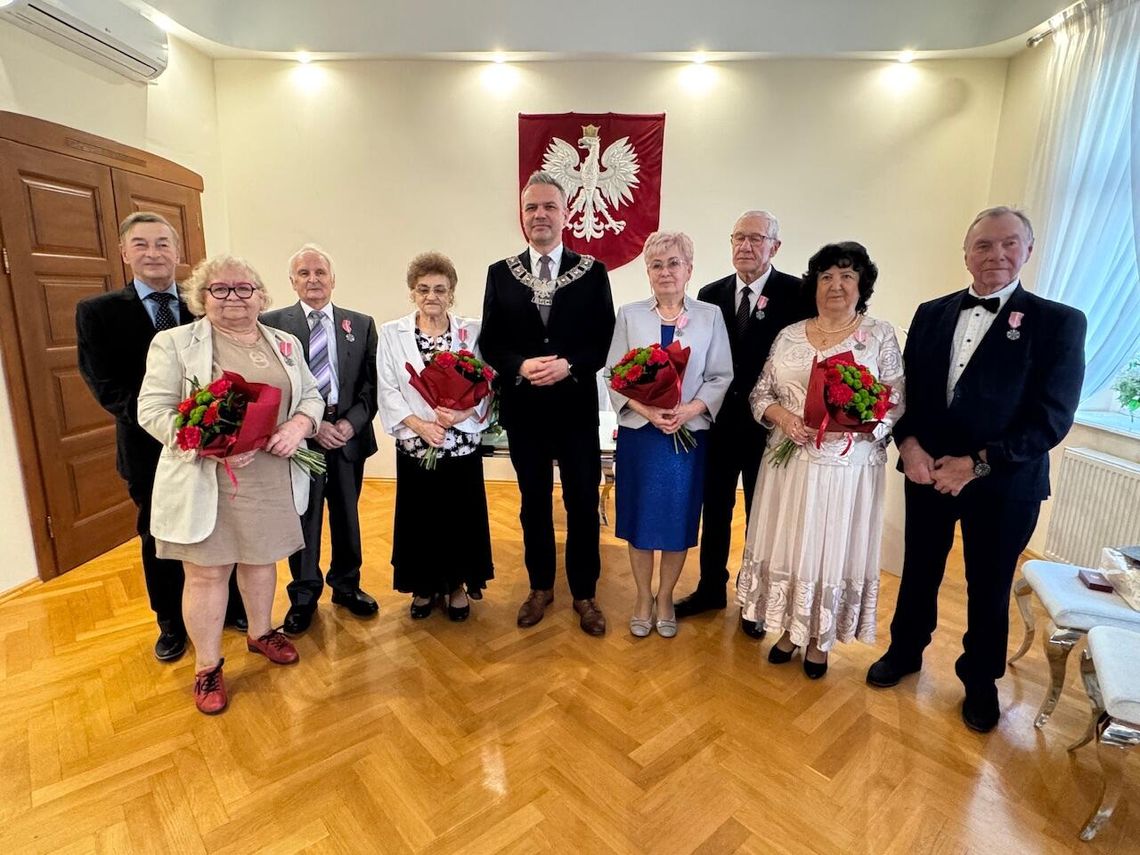 Złote Gody w Złotowie. Pół wieku razem – medale za długoletnie pożycie małżeńskie wręczone w USC