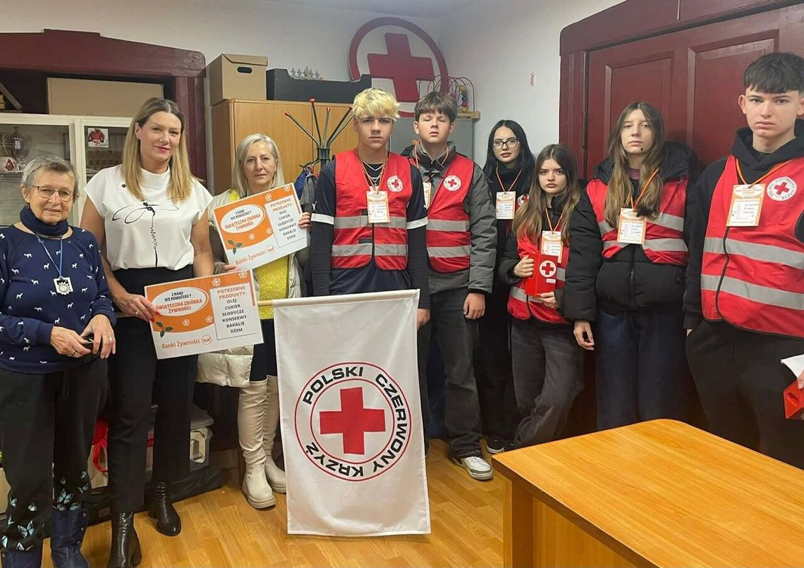 Złotowianie pokazali serce – udana zbiórka żywności PCK i Pilskiego Banku Żywności