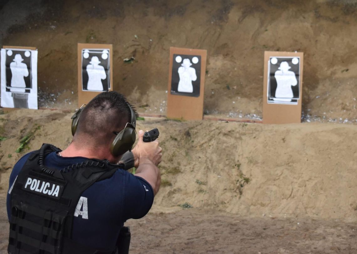 Złotowscy policjanci doskonalą swoje umiejętności strzeleckie