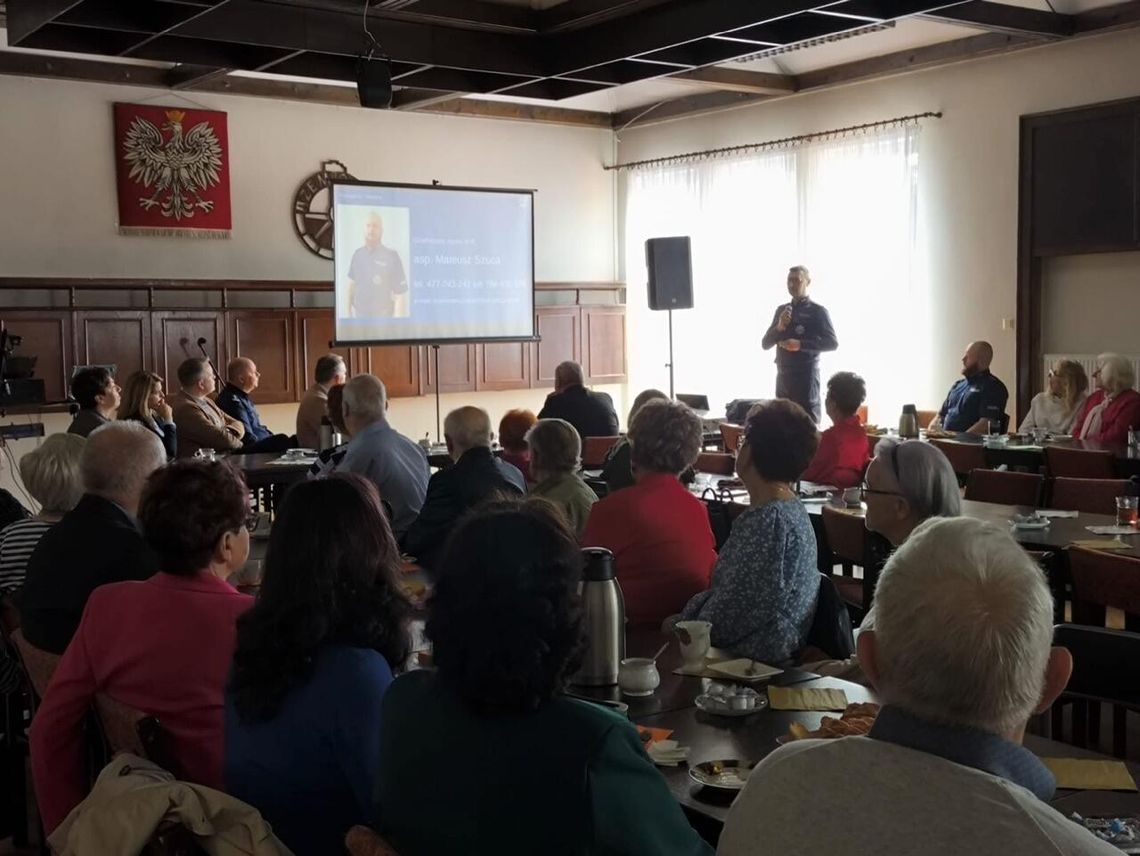 Złotowscy policjanci edukują seniorów – profilaktyka w trosce o bezpieczeństwo