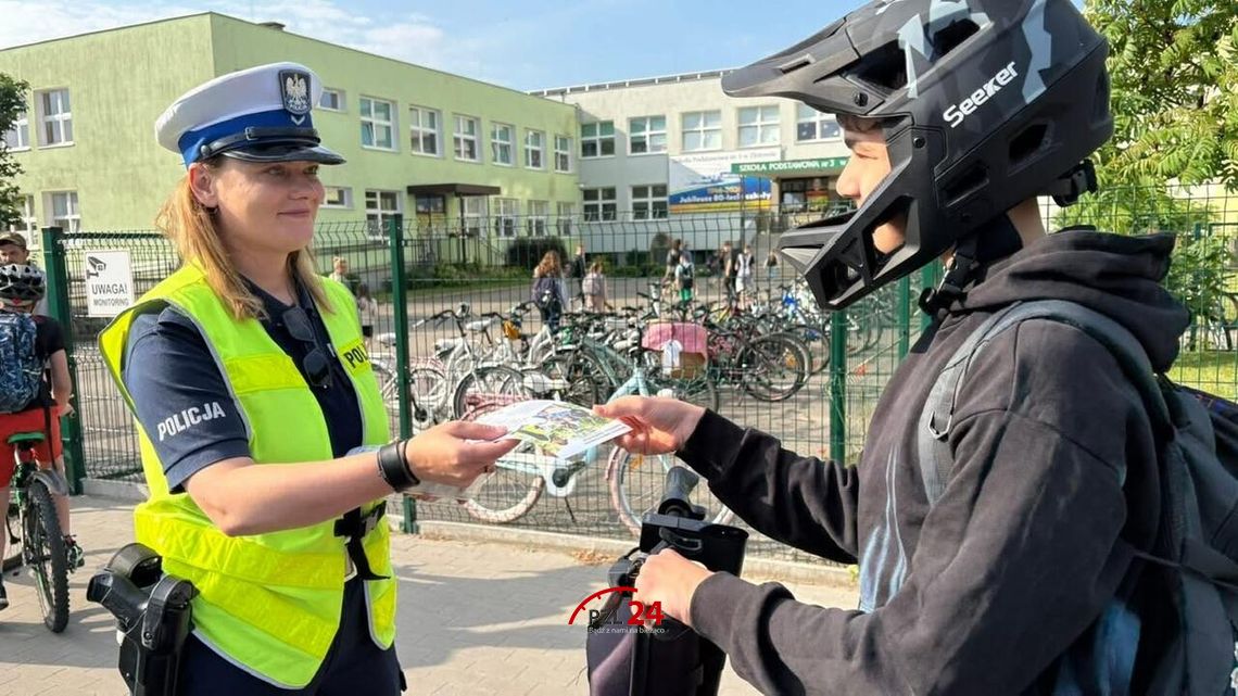 Złotowska drogówka przypomina o nowych przepisach. Działania przy szkołach