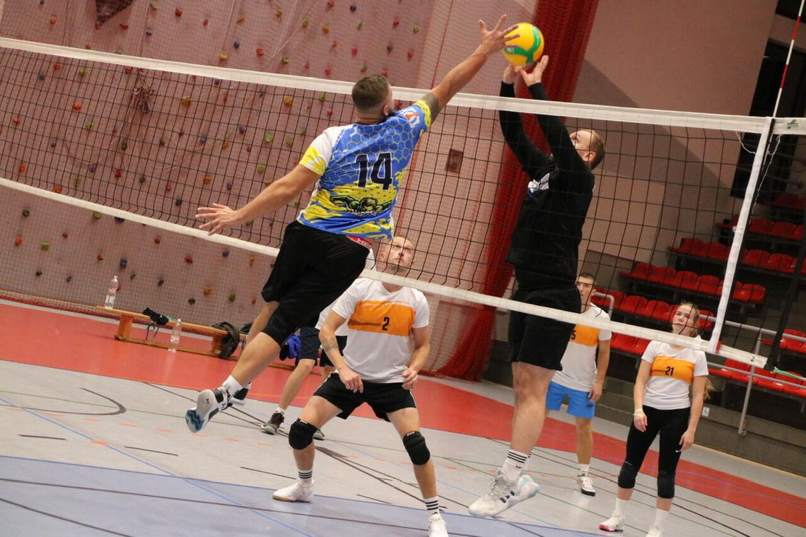 Złotowska Liga Siatkówki Golden League 2025 – emocje, zwroty akcji i pierwsze punkty Dziewiątki z Przypadku